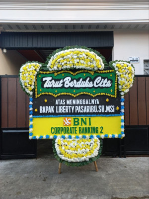 Papan Bunga Duka di Candi Laras Utara