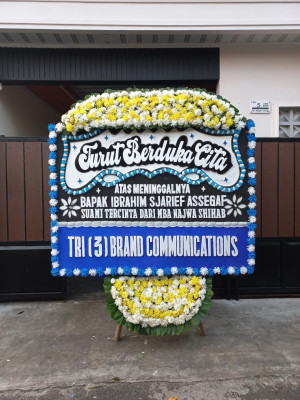 Papan Bunga Duka di Candi Laras Utara